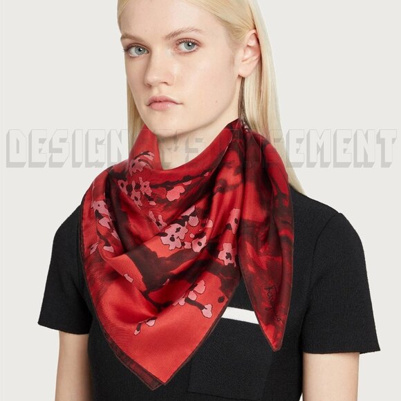 FERRAGAMO red & cream floral YEAR OF THE RABBIT silk scarf NWT + gift envelope🎁 - Picture 2 of 5